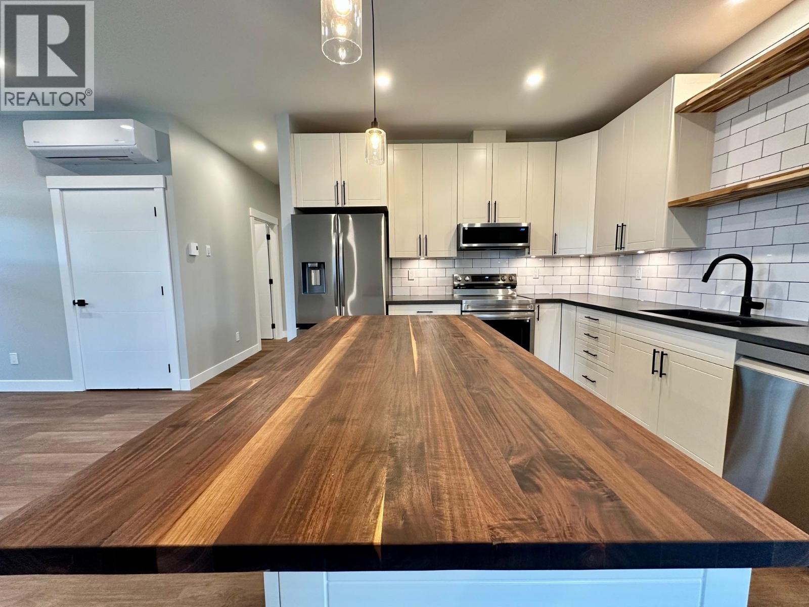 1045 PARKSIDE AVENUE, Smithers