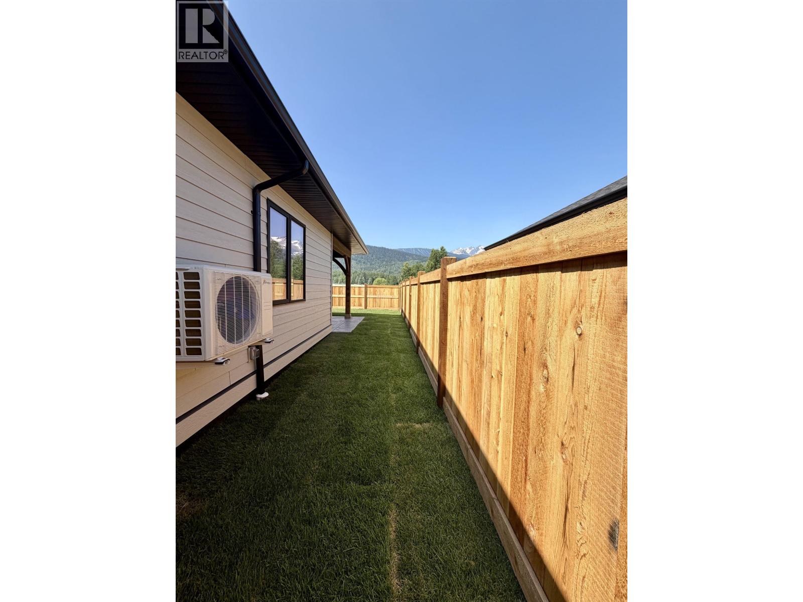 1045 PARKSIDE AVENUE, Smithers