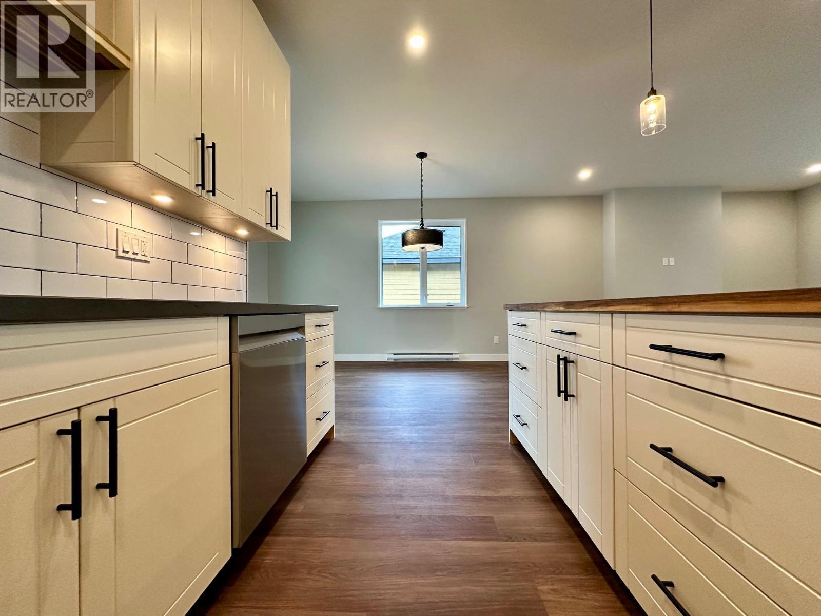 1045 PARKSIDE AVENUE, Smithers