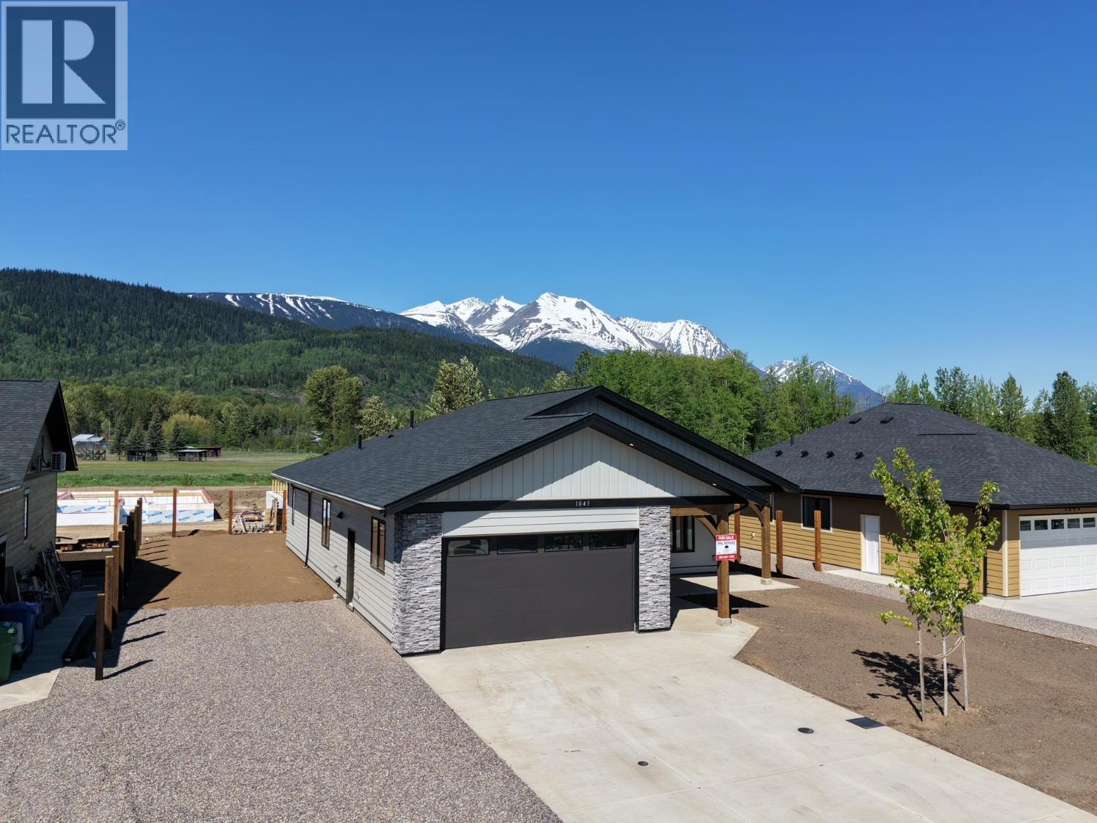 1045 PARKSIDE AVENUE, Smithers