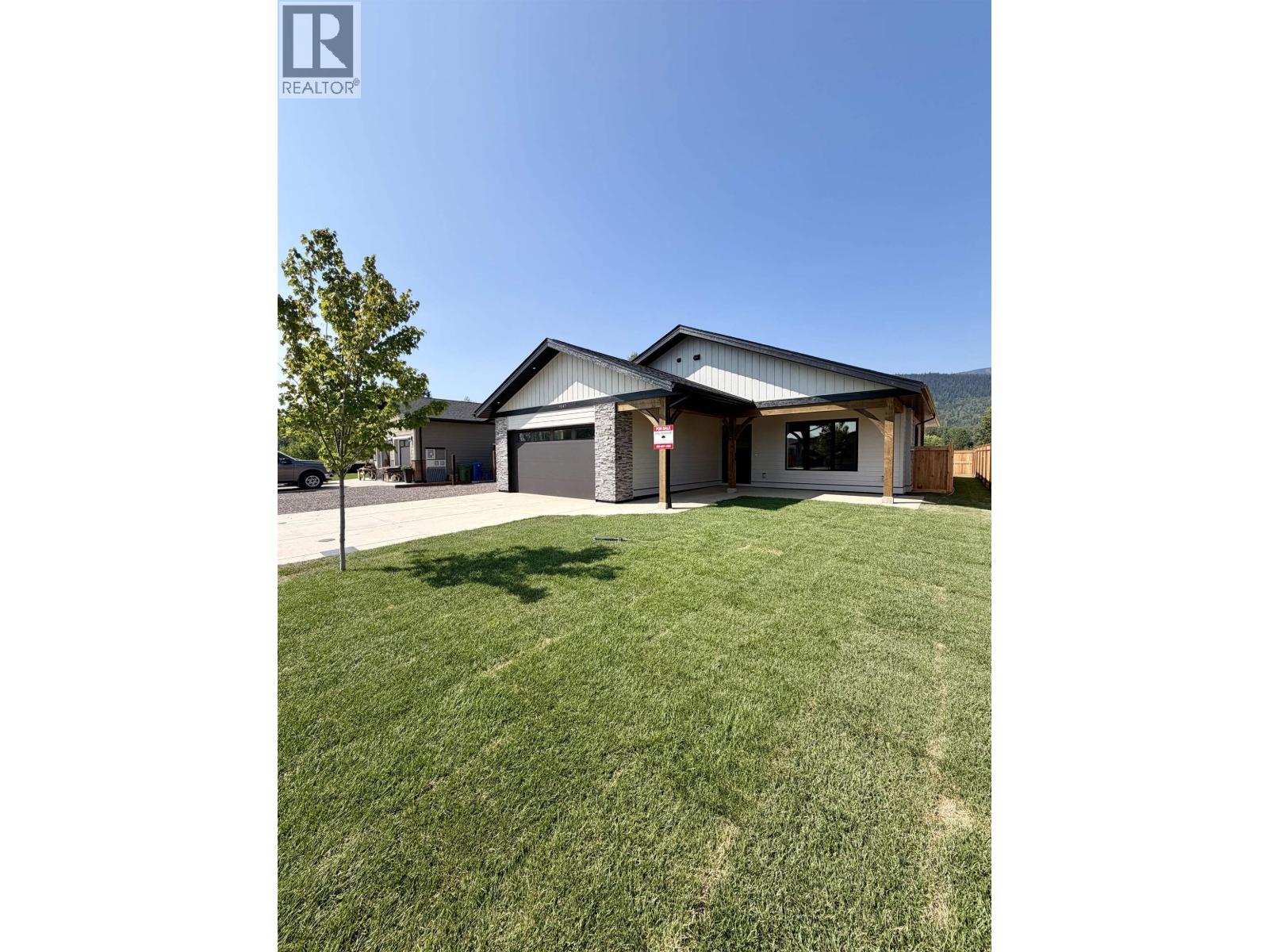 1045 PARKSIDE AVENUE, Smithers