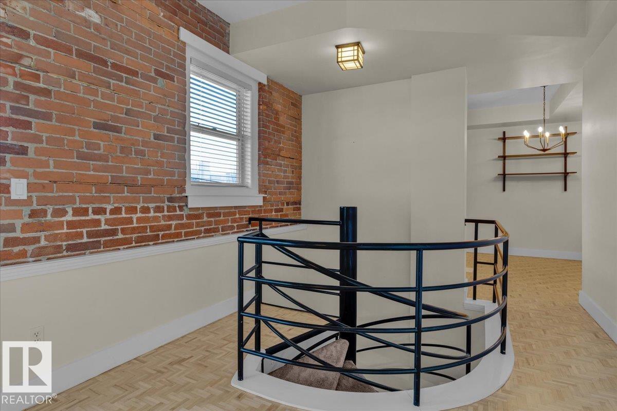 #406 10728 82 AV NW - 9