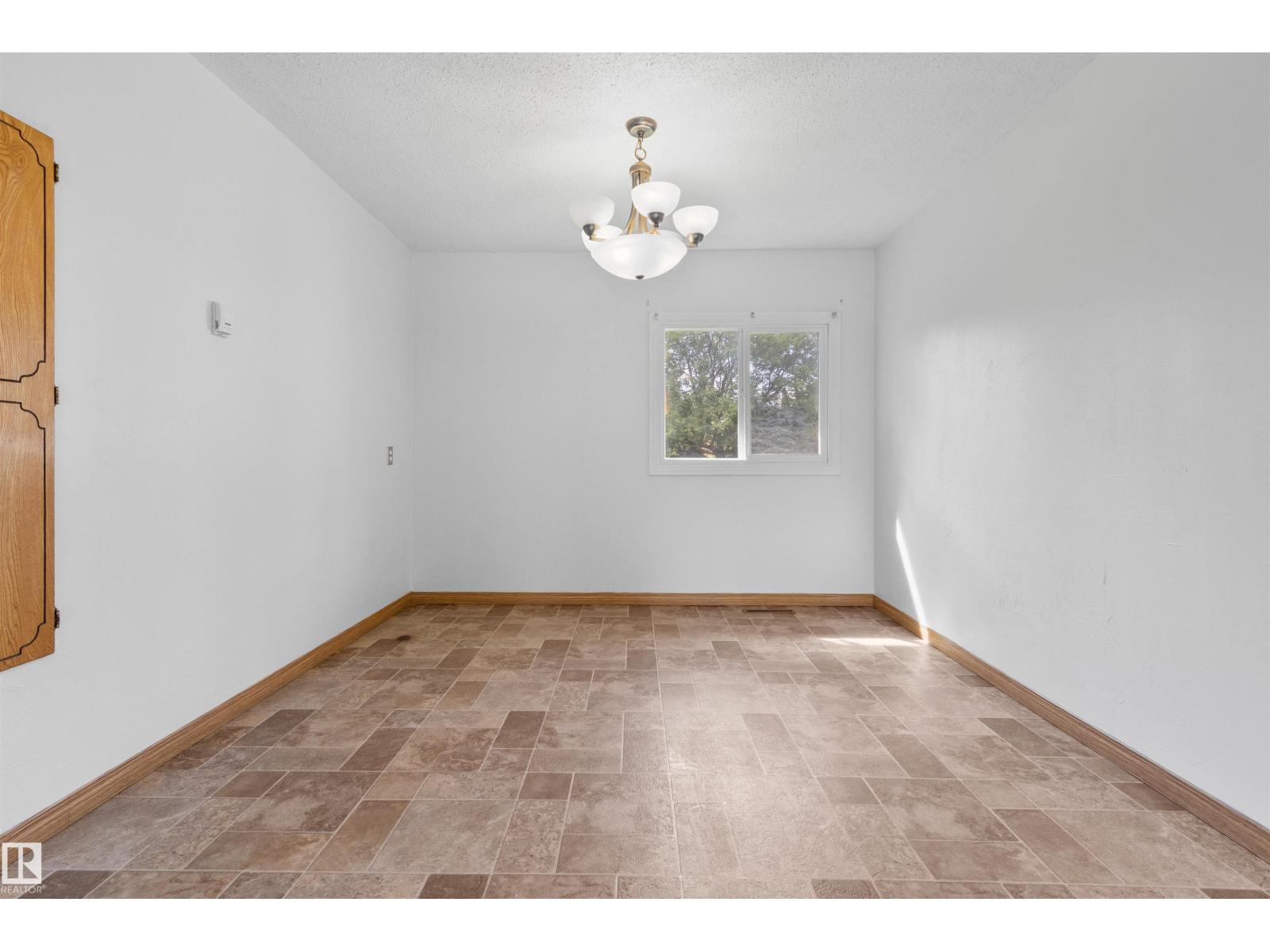#43 62045 TWP ROAD 462 - 8