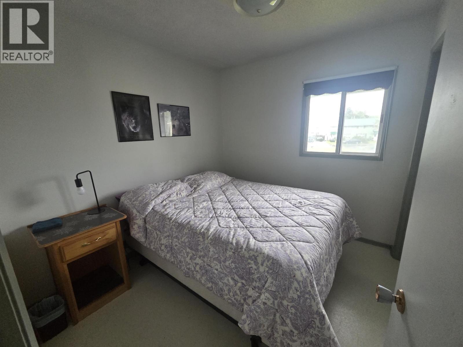 2050-2052 MAPLE CRESCENT - 10