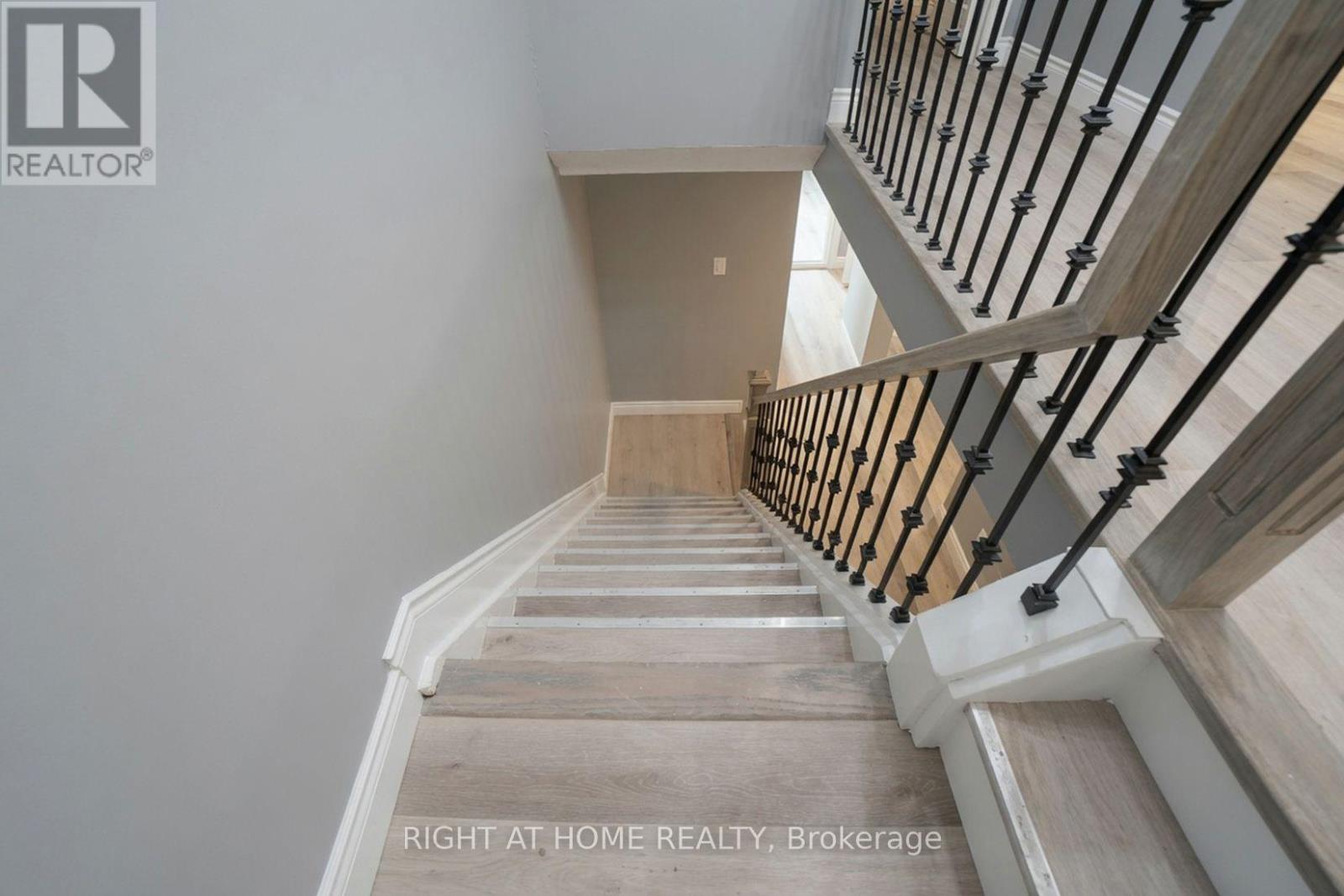 35 CHALFIELD LANE - 24