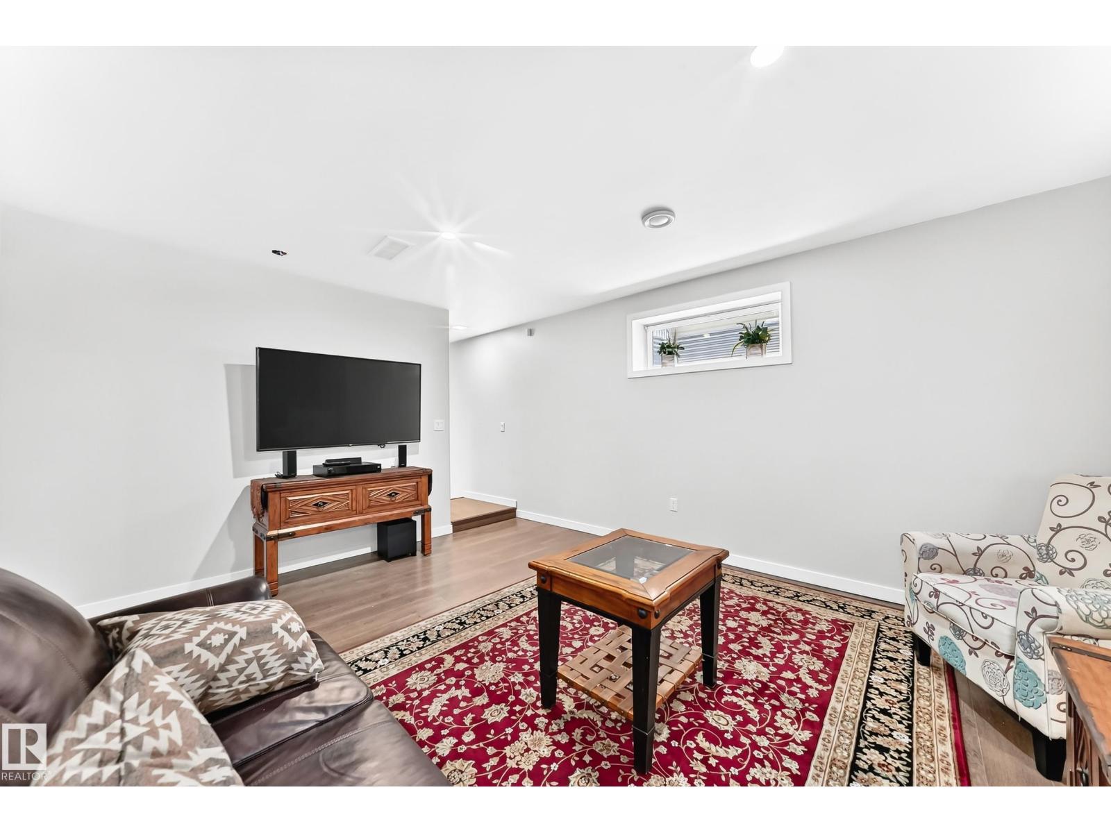 17819 8 AV SW - 44