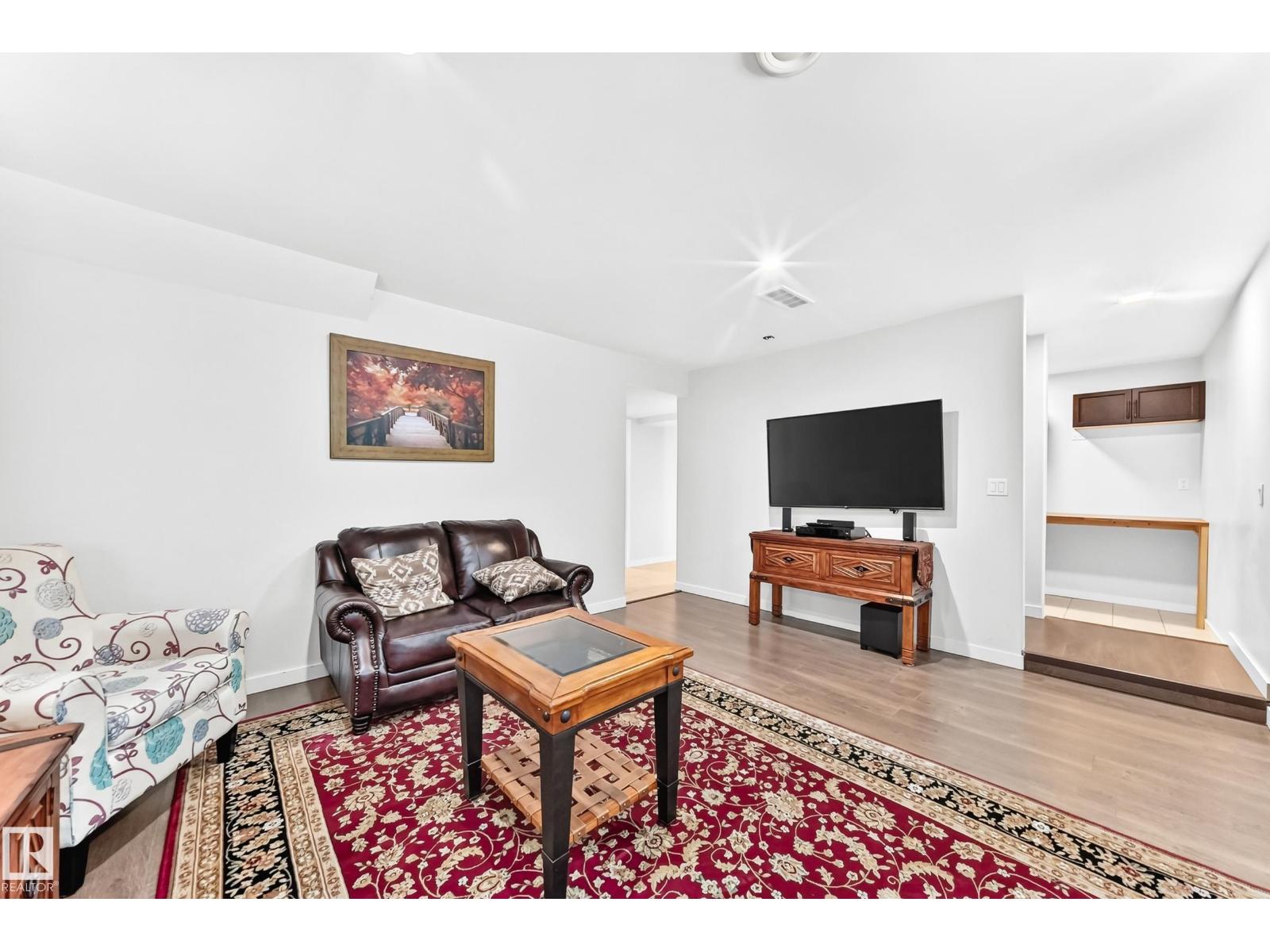 17819 8 AV SW - 45
