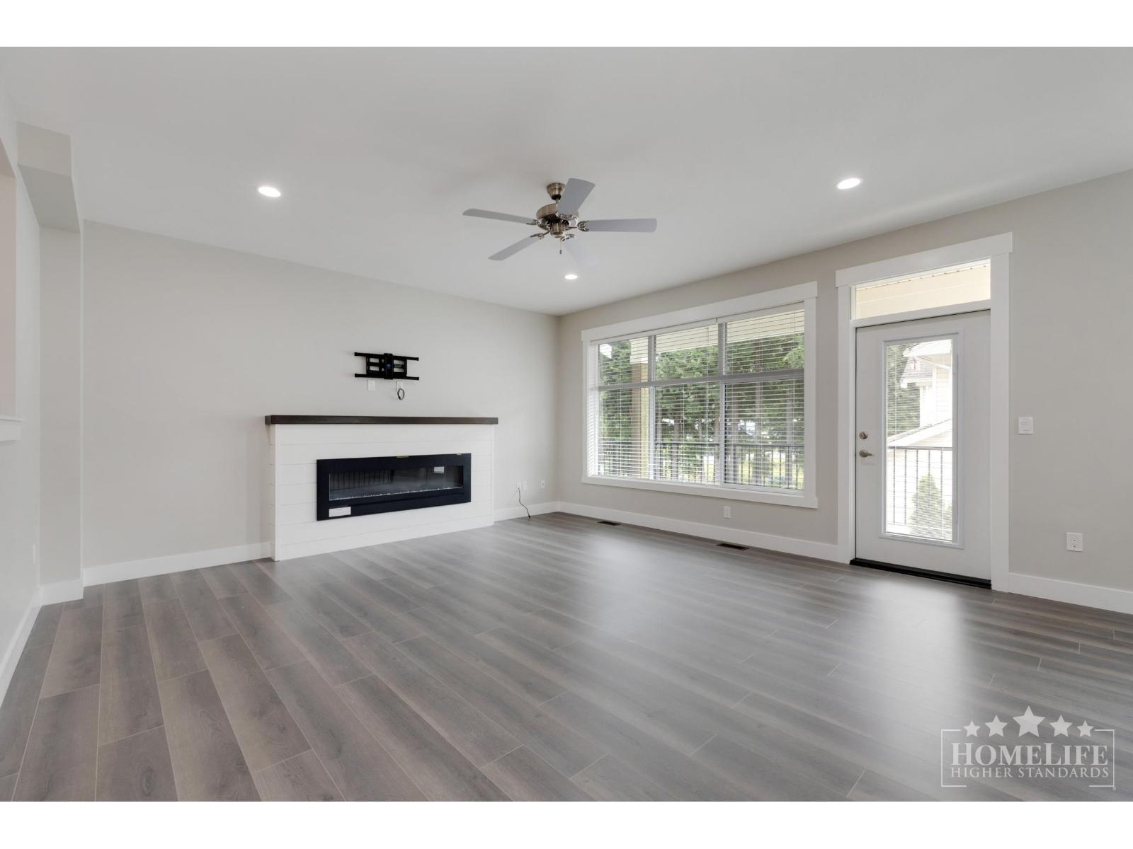 4 386 PINE AVENUE, Harrison Hot Springs, Harrison Hot Springs