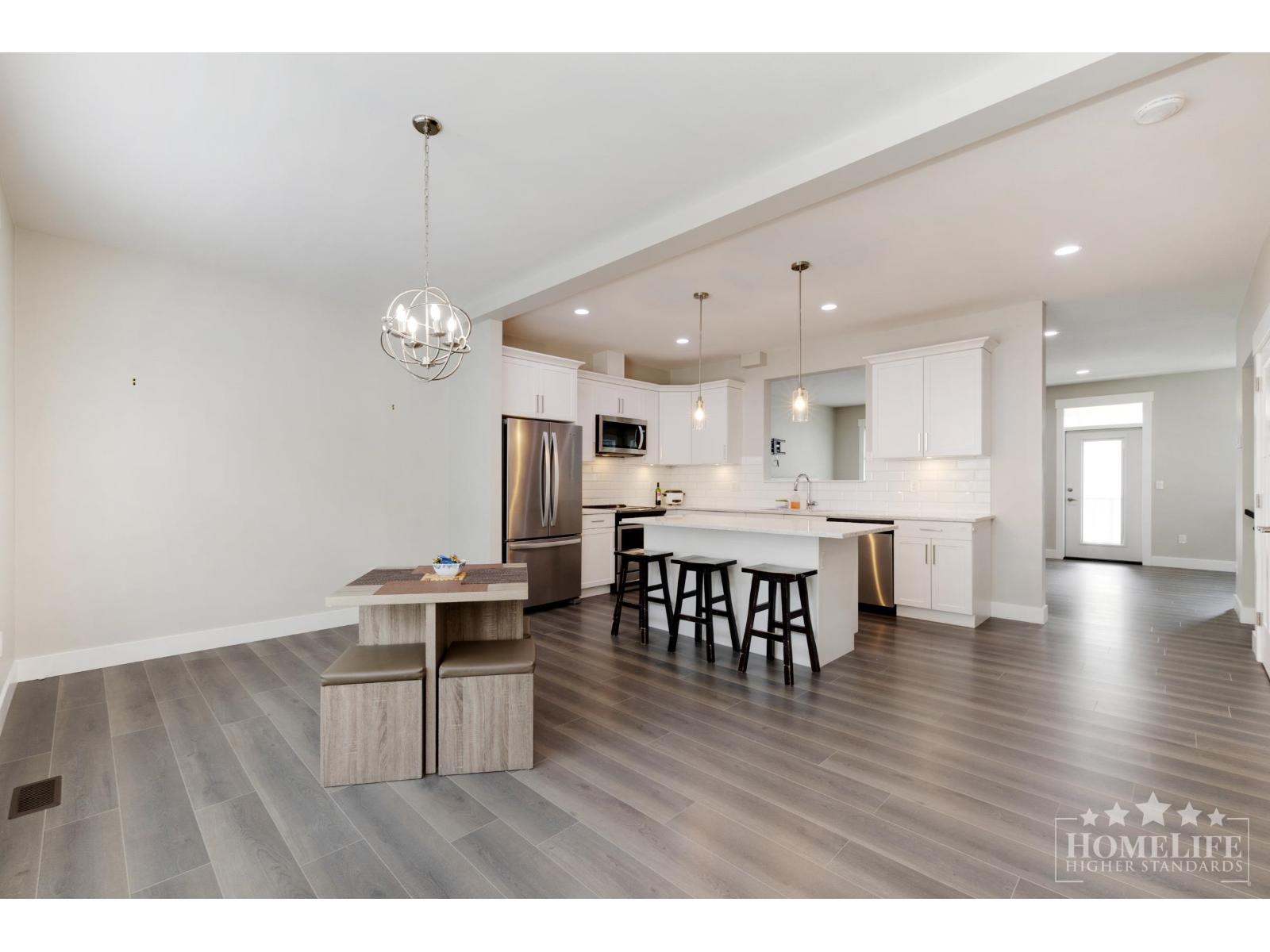 4 386 PINE AVENUE, Harrison Hot Springs, Harrison Hot Springs