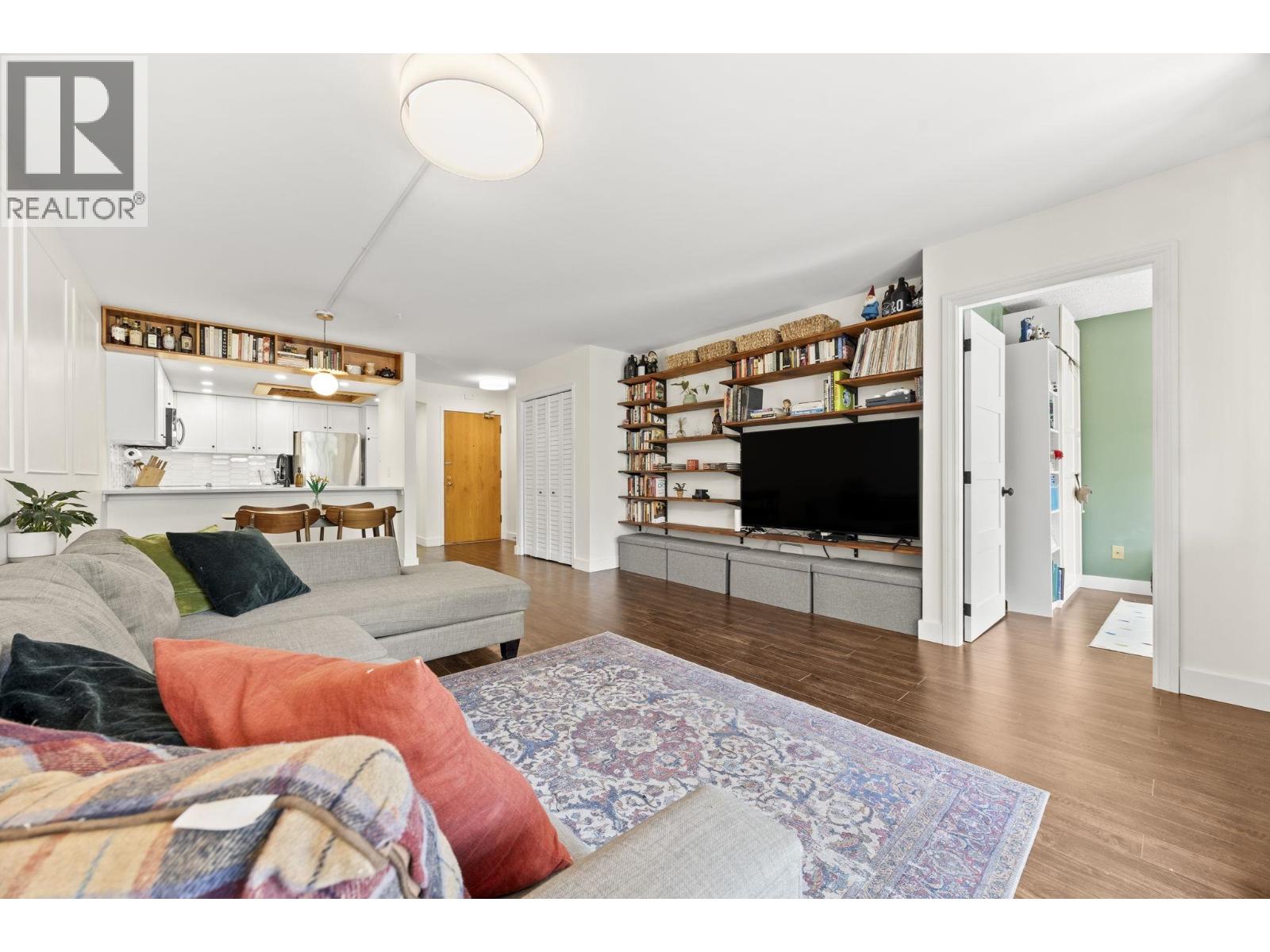102 1045 QUAYSIDE DRIVE