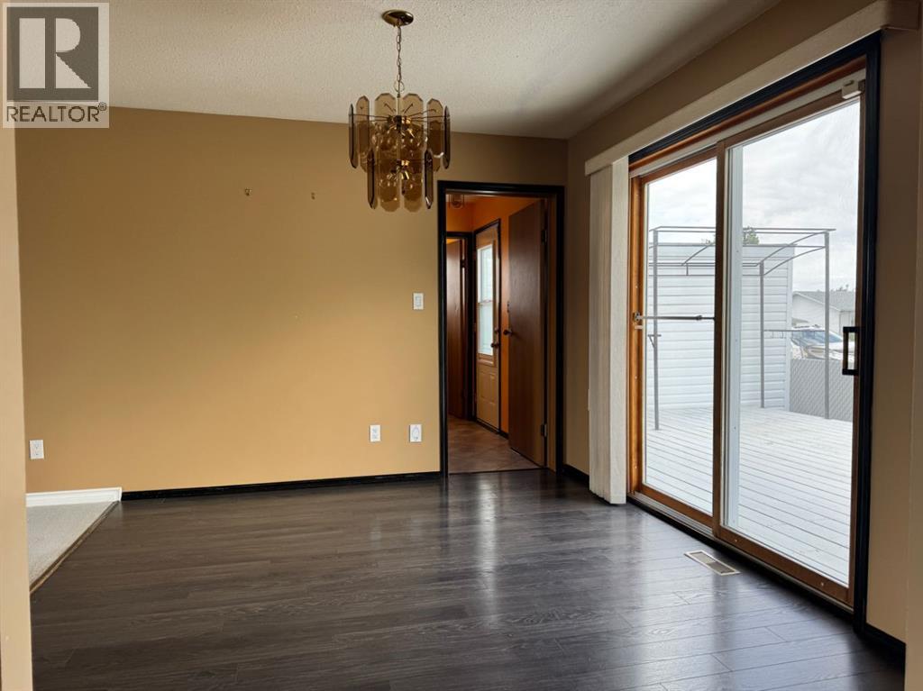 11300 110 Avenue Crescent - 12