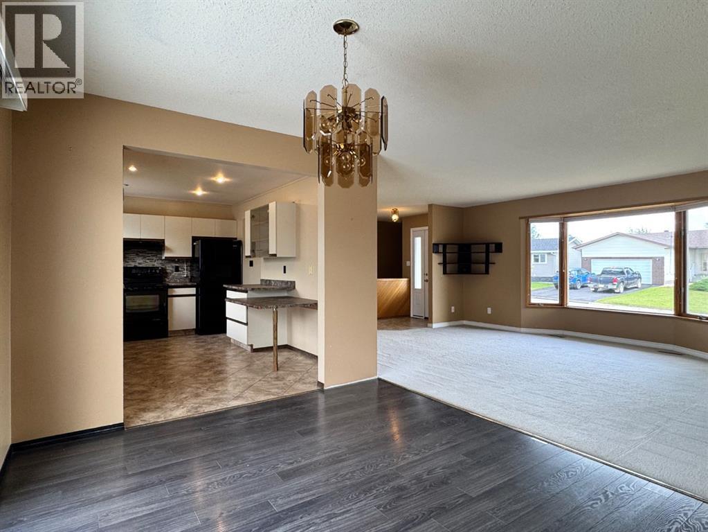 11300 110 Avenue Crescent - 8