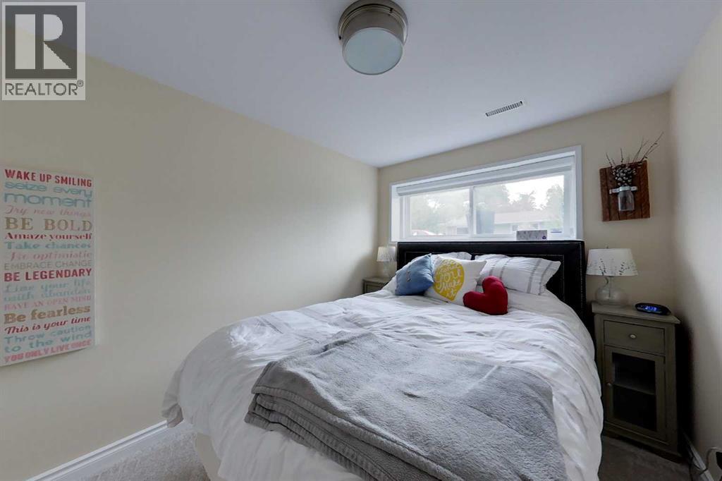 321 9 Street NE - 32