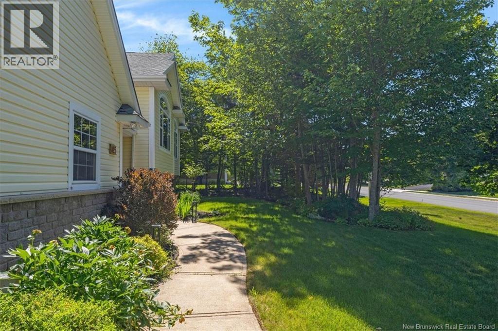 25 Carriage Way - Image 2
