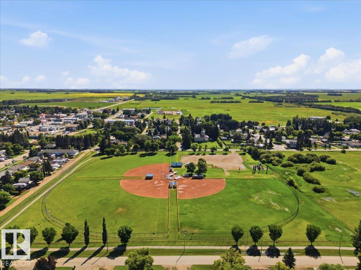 5221 47 ave - 10