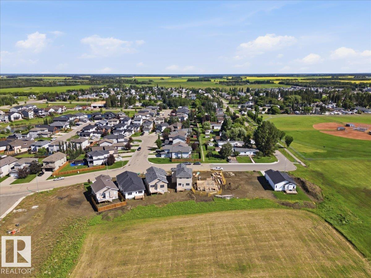 5221 47 ave - 11
