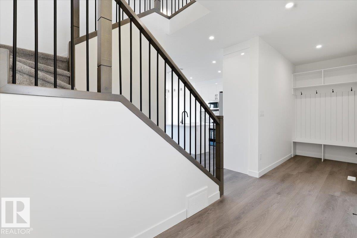 5221 47 ave - 14