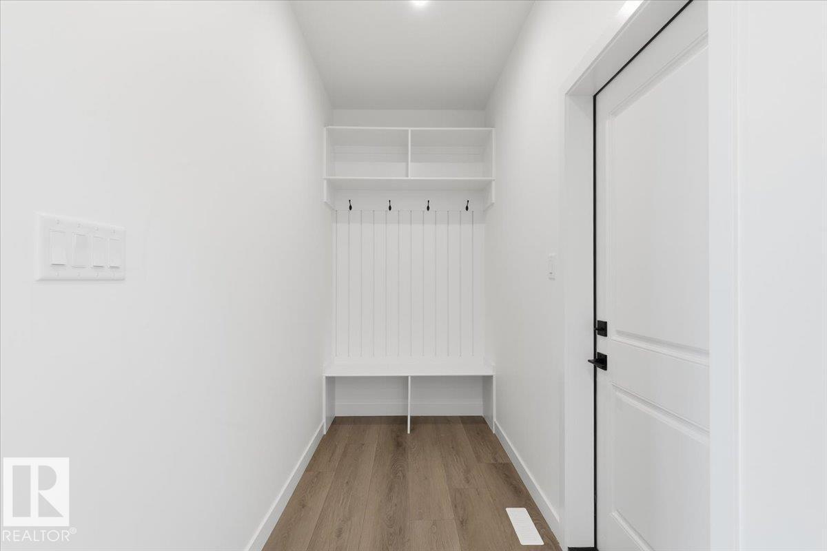 5221 47 ave - 17