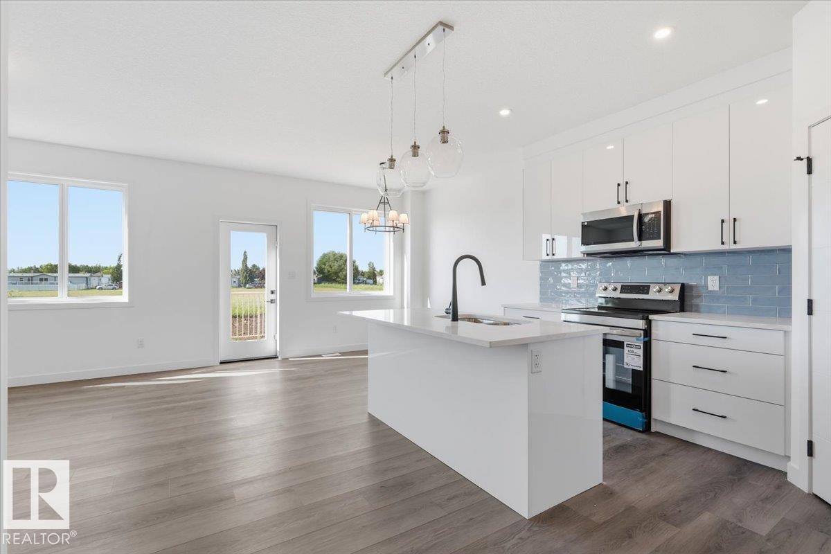 5221 47 ave - 18