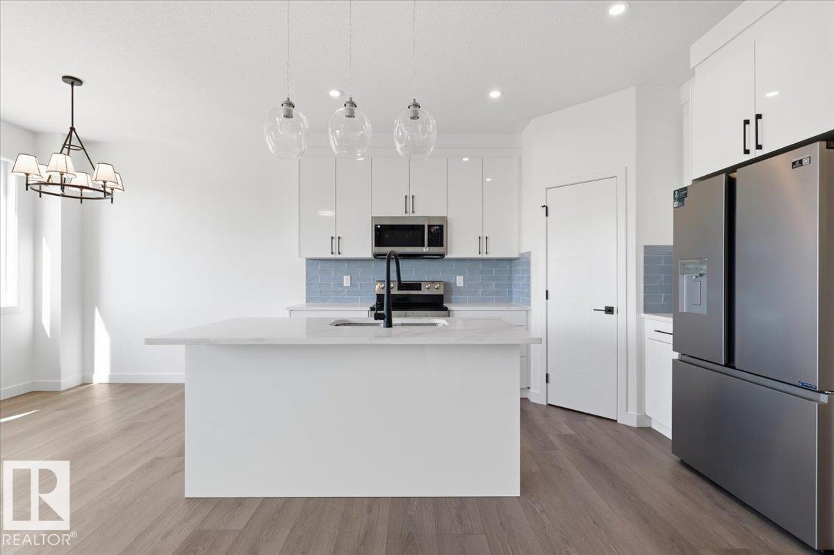 5221 47 ave - 20