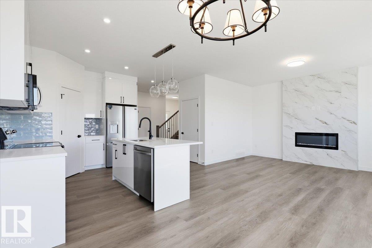 5221 47 ave - 21