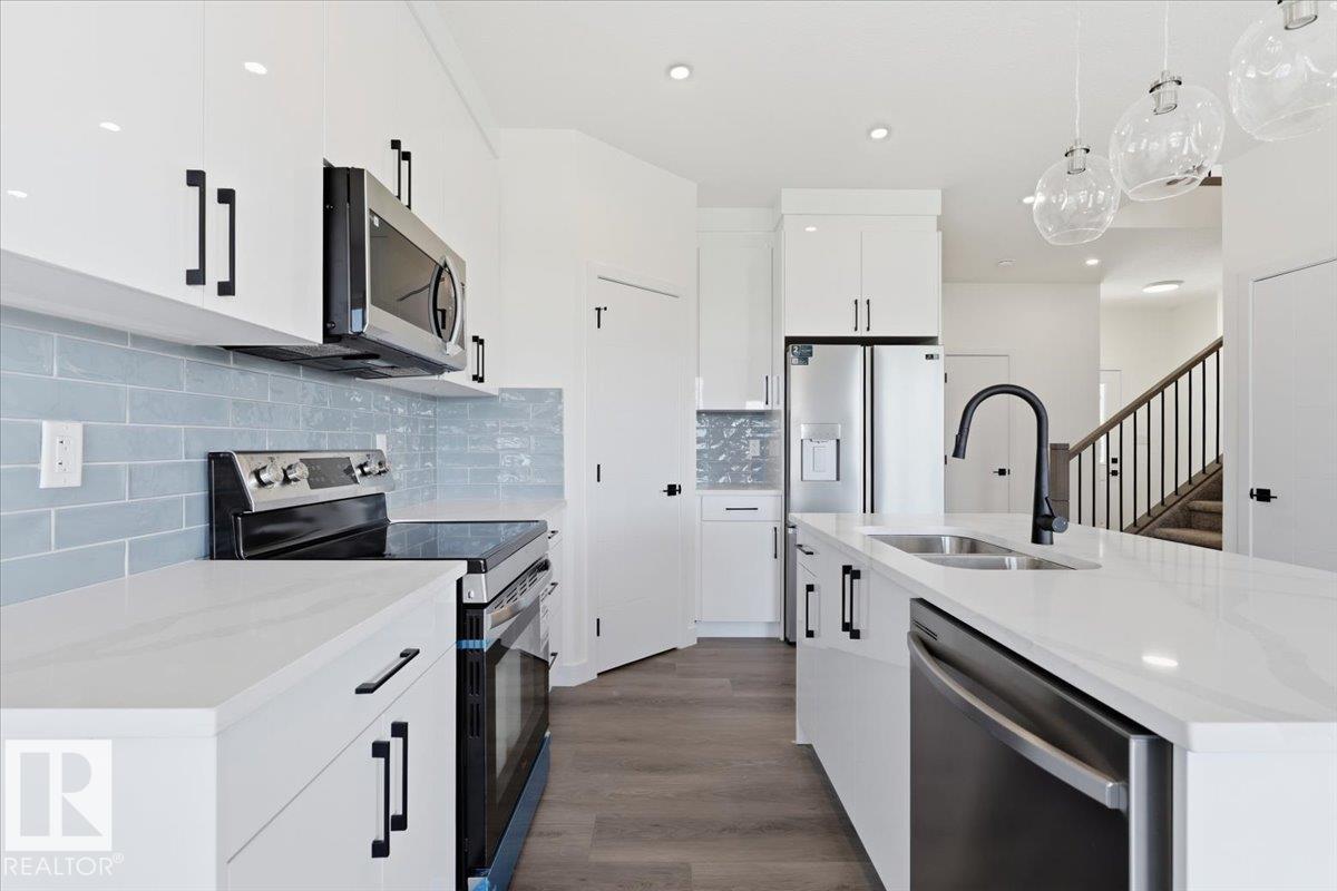 5221 47 ave - 22