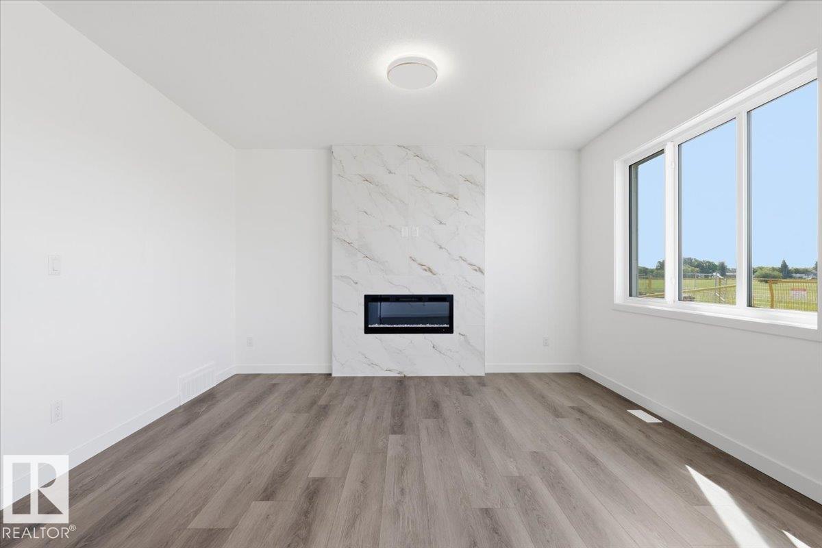 5221 47 ave - 23