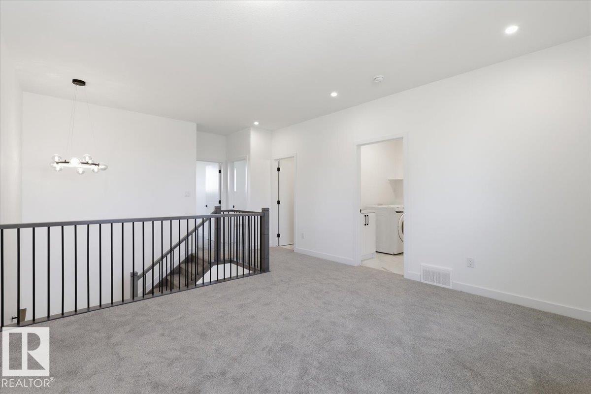 5221 47 ave - 29