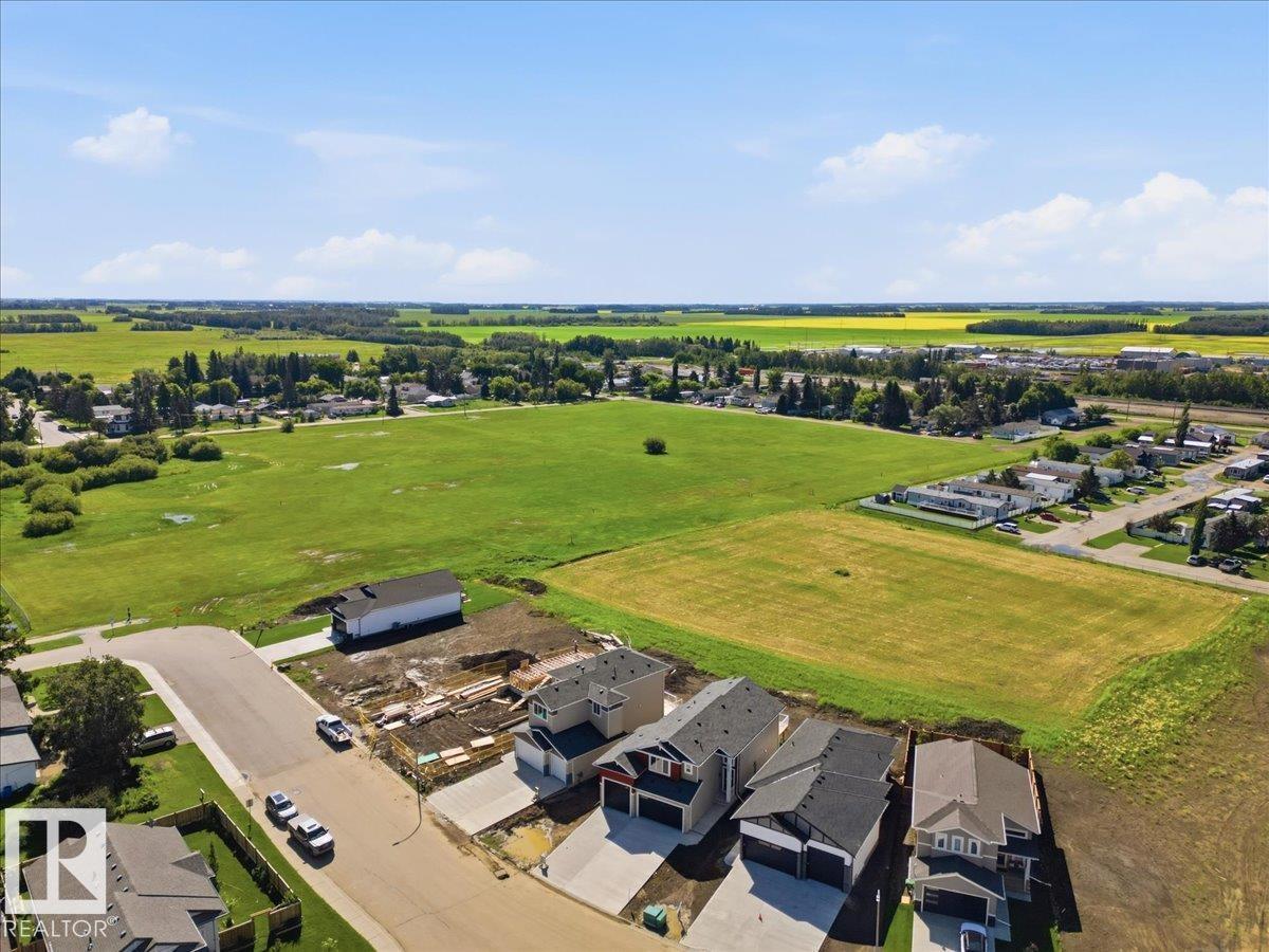 5221 47 ave - 7