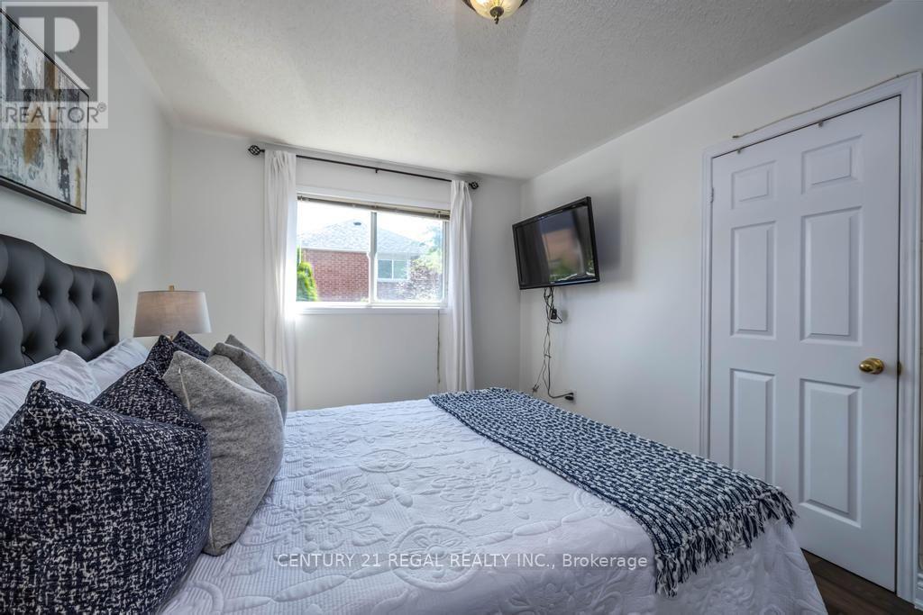 43 WATERTON CRESCENT - 28