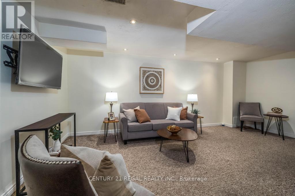 43 WATERTON CRESCENT - 33