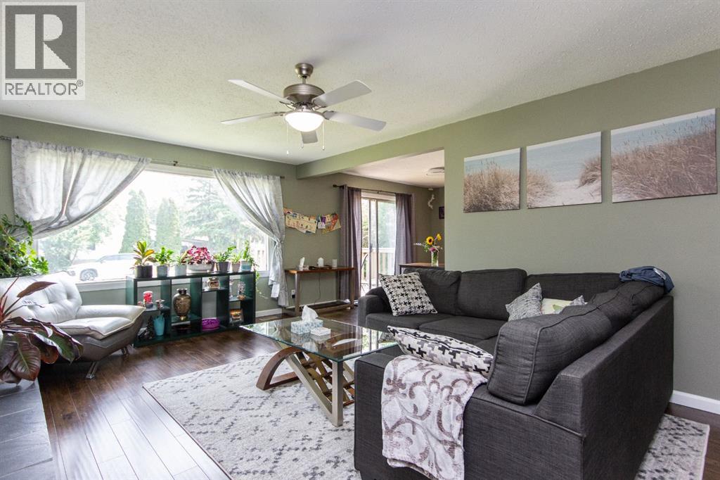 6308 61 Avenue - 7