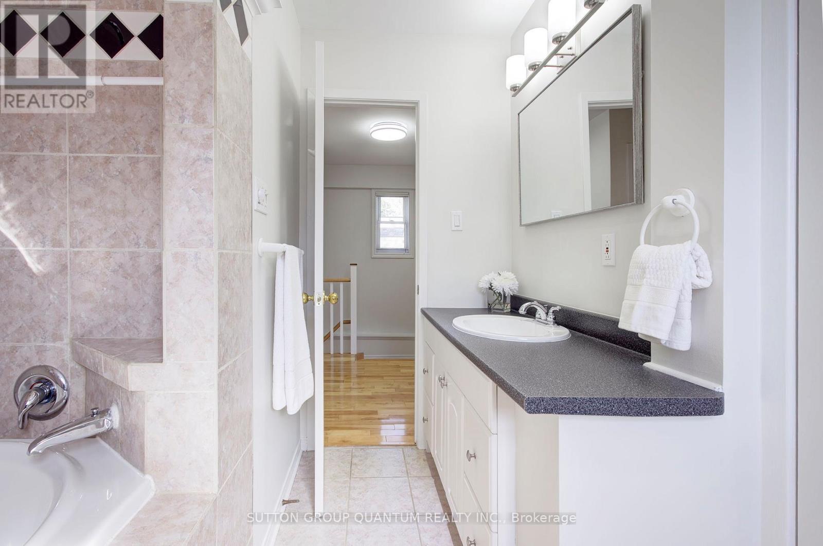 #14 336 QUEEN STREET S - 28