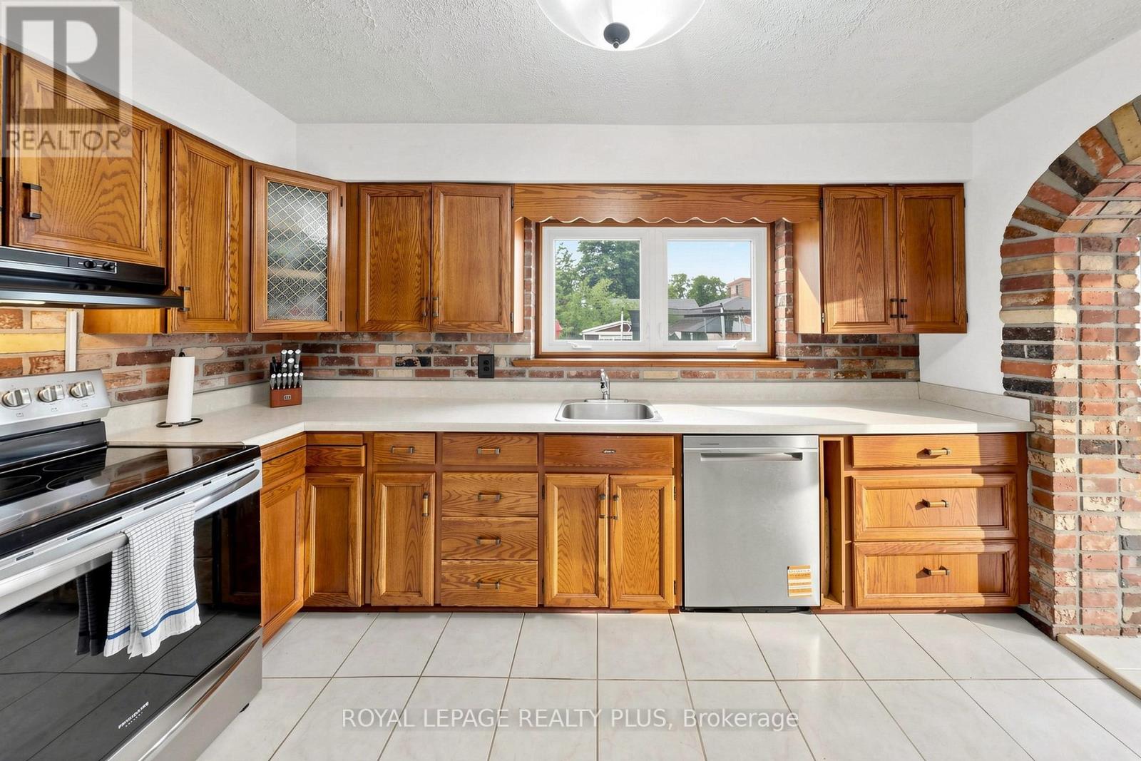 2359 BROOKHURST ROAD - 11