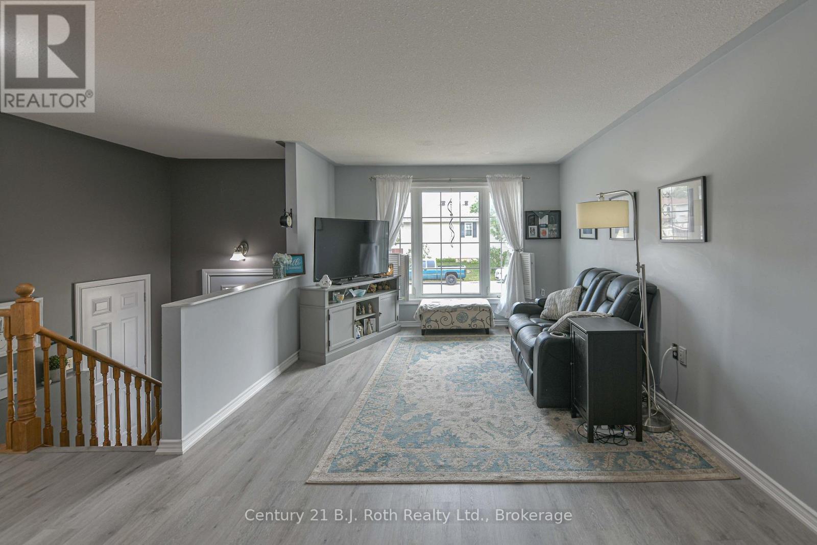 44 COURTNEY CRESCENT W - 10