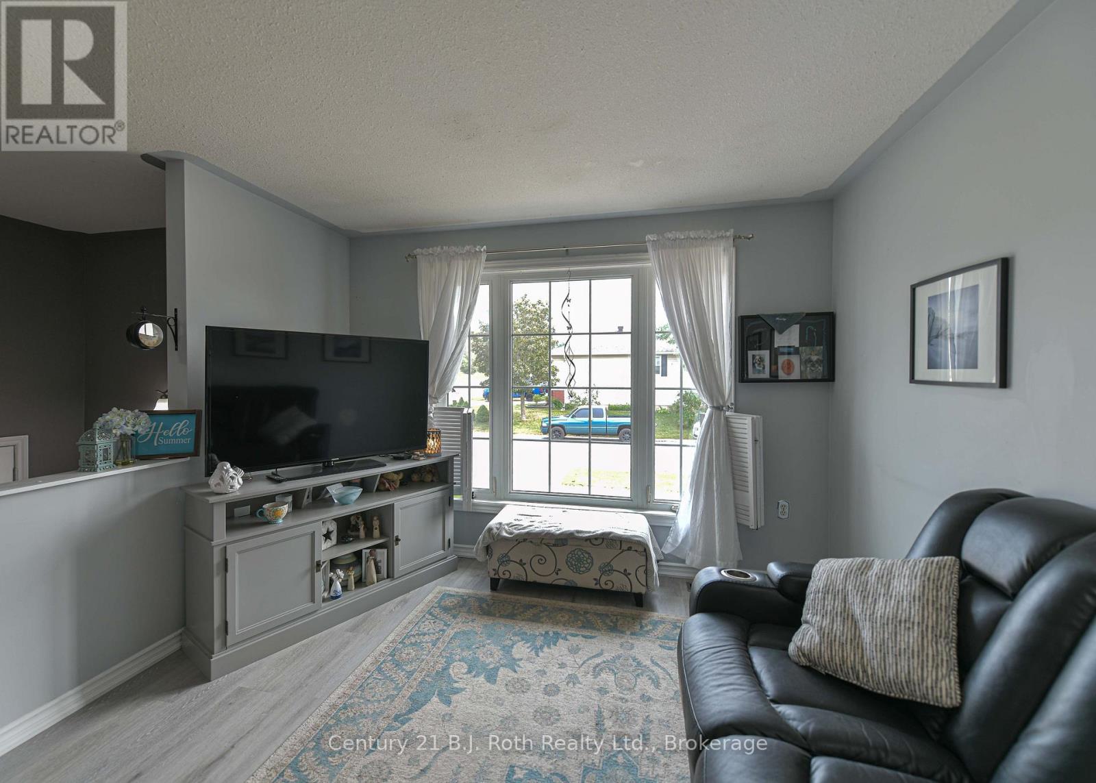 44 COURTNEY CRESCENT W - 11