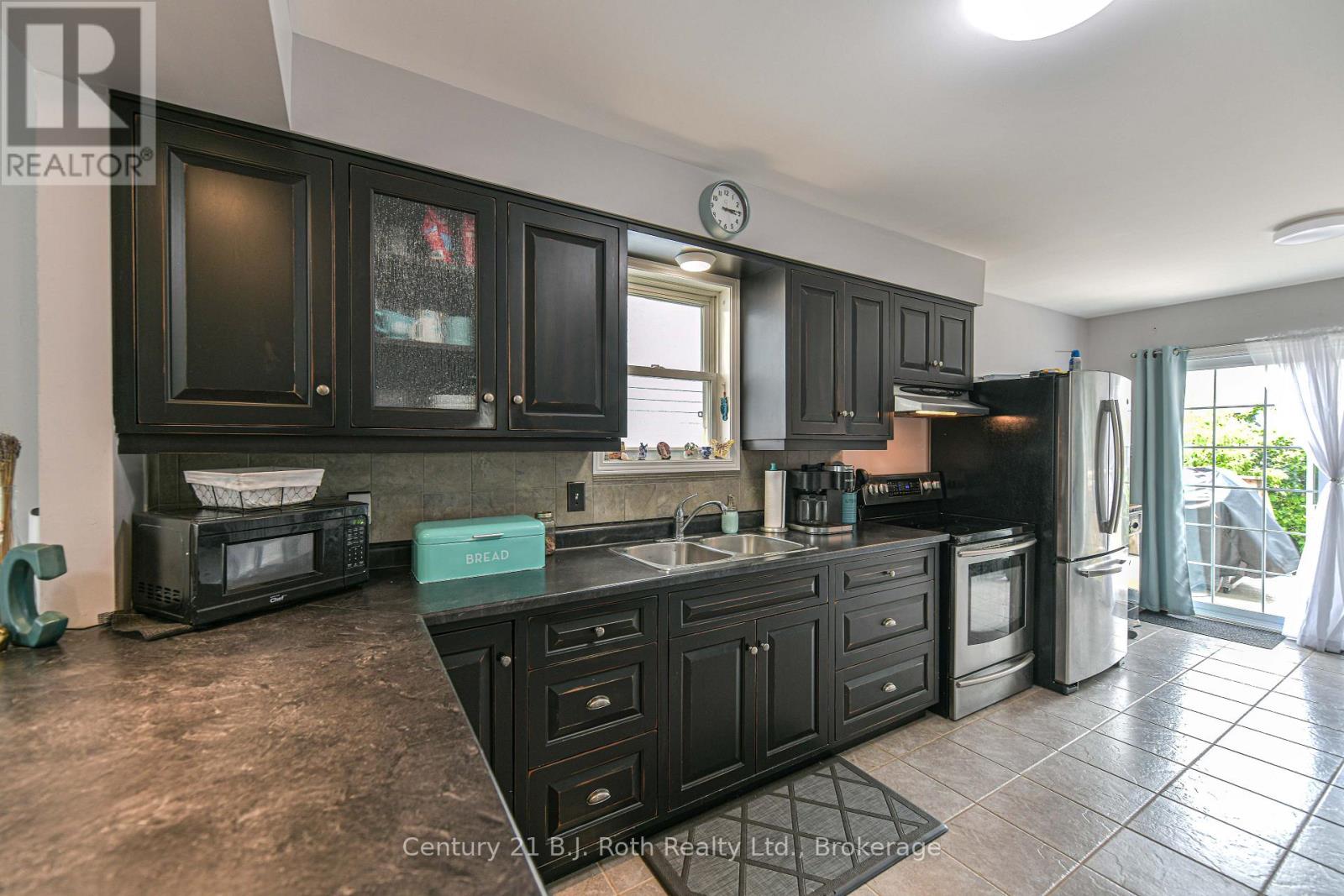 44 COURTNEY CRESCENT W - 14