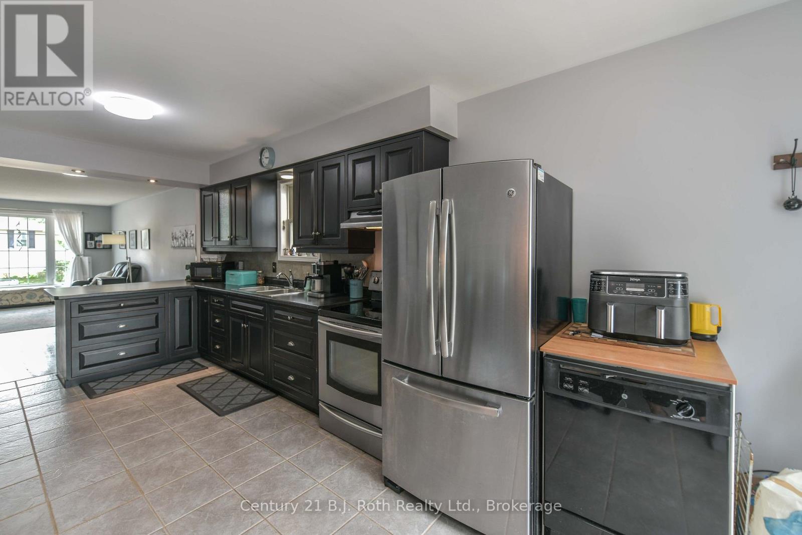 44 COURTNEY CRESCENT W - 16