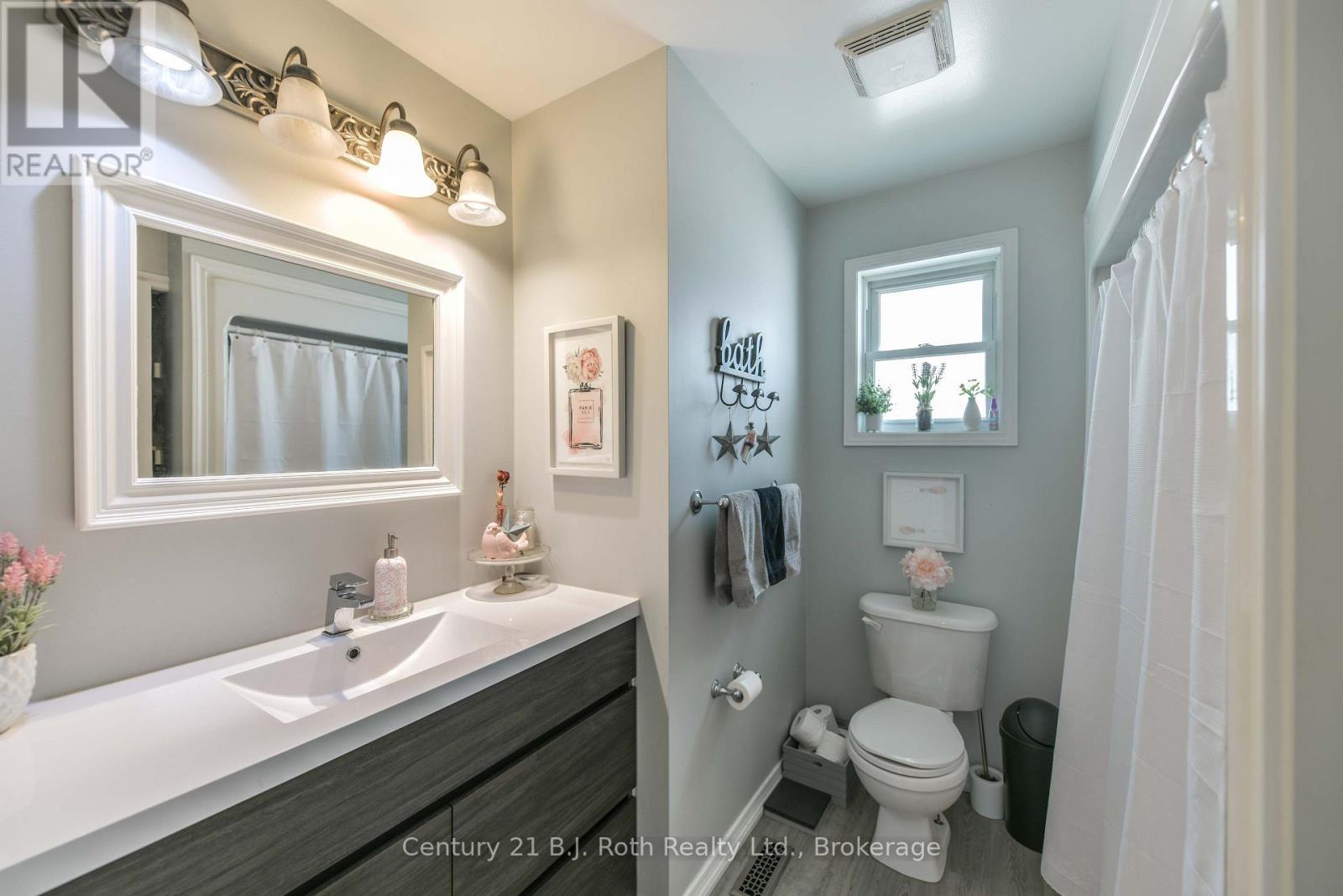 44 COURTNEY CRESCENT W - 20