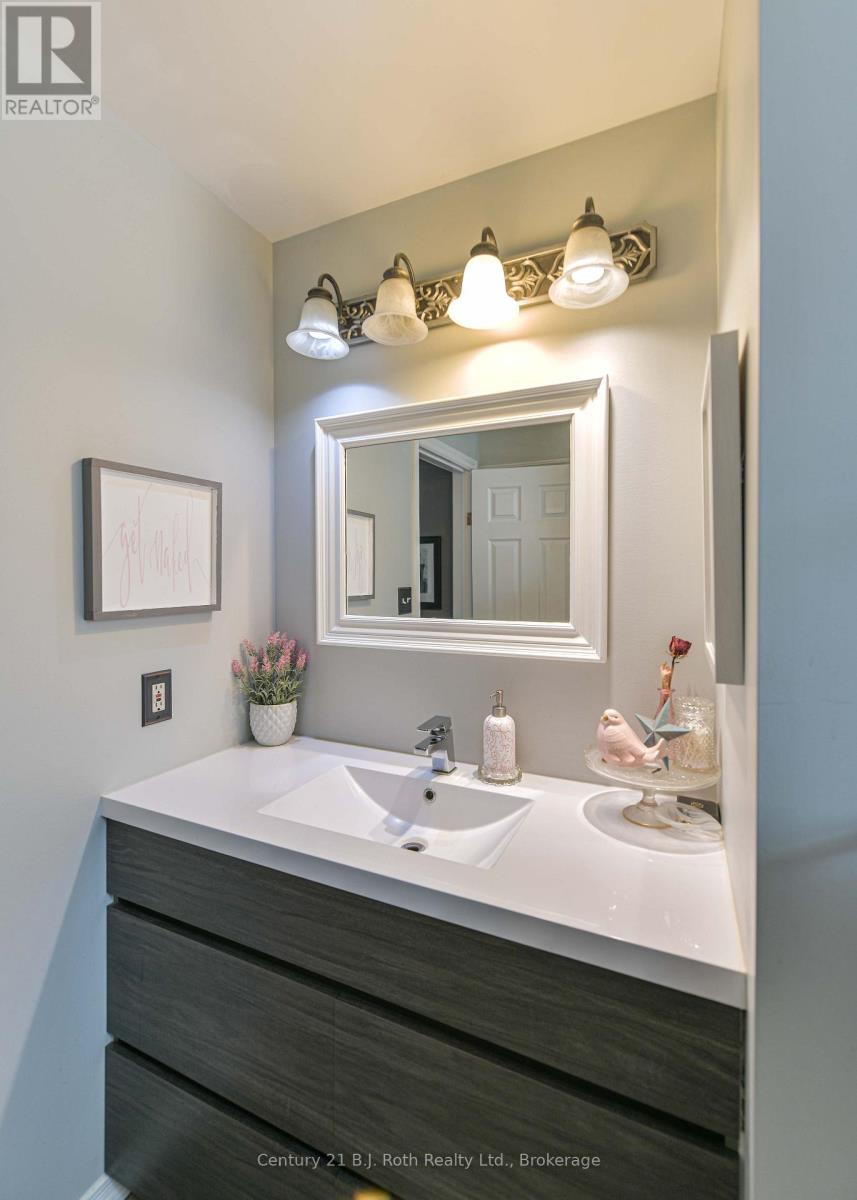 44 COURTNEY CRESCENT W - 21