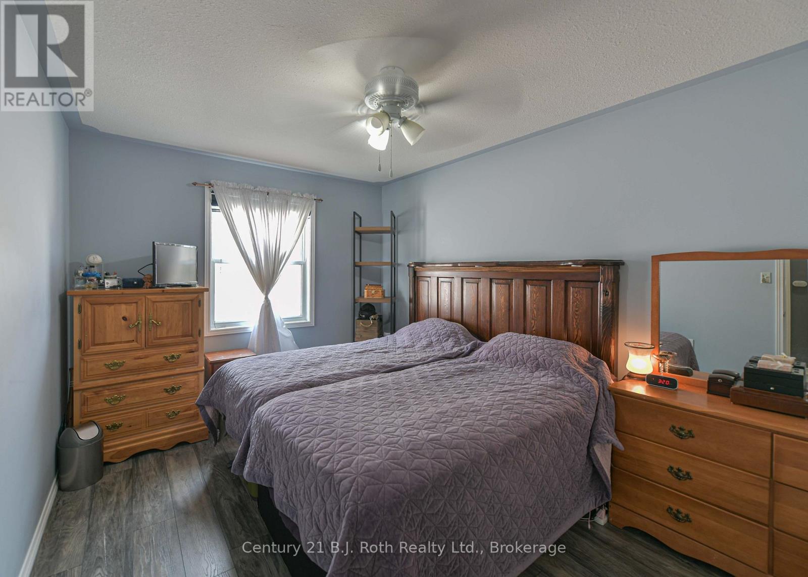 44 COURTNEY CRESCENT W - 22
