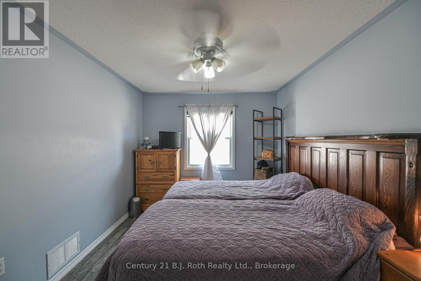 44 COURTNEY CRESCENT W - 23