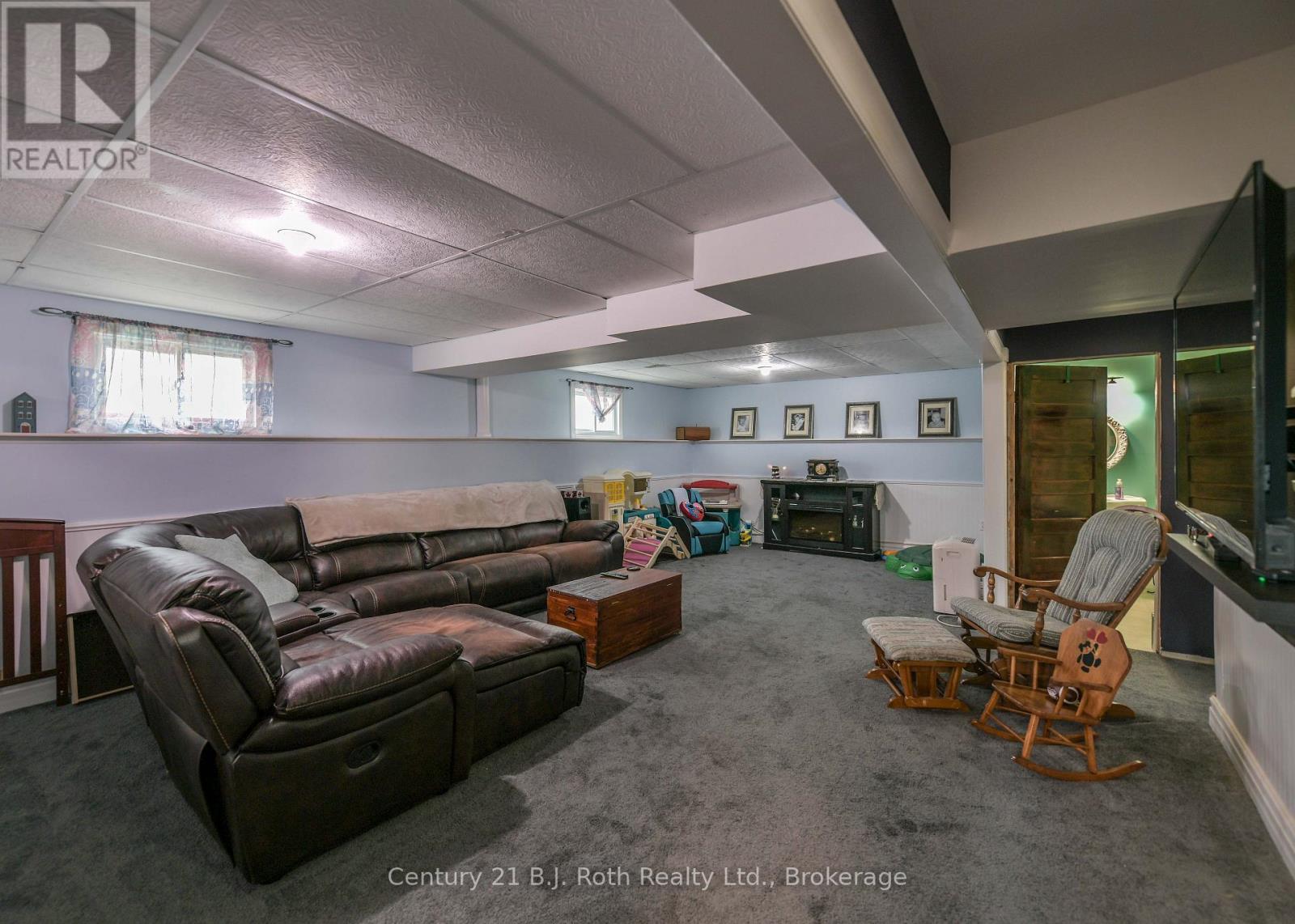 44 COURTNEY CRESCENT W - 25