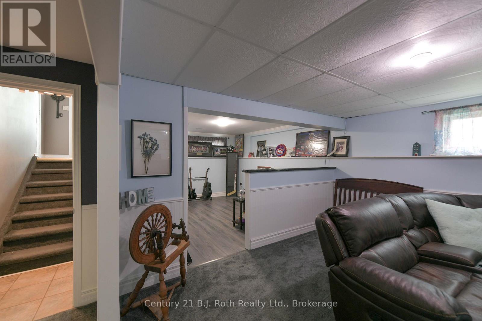 44 COURTNEY CRESCENT W - 26