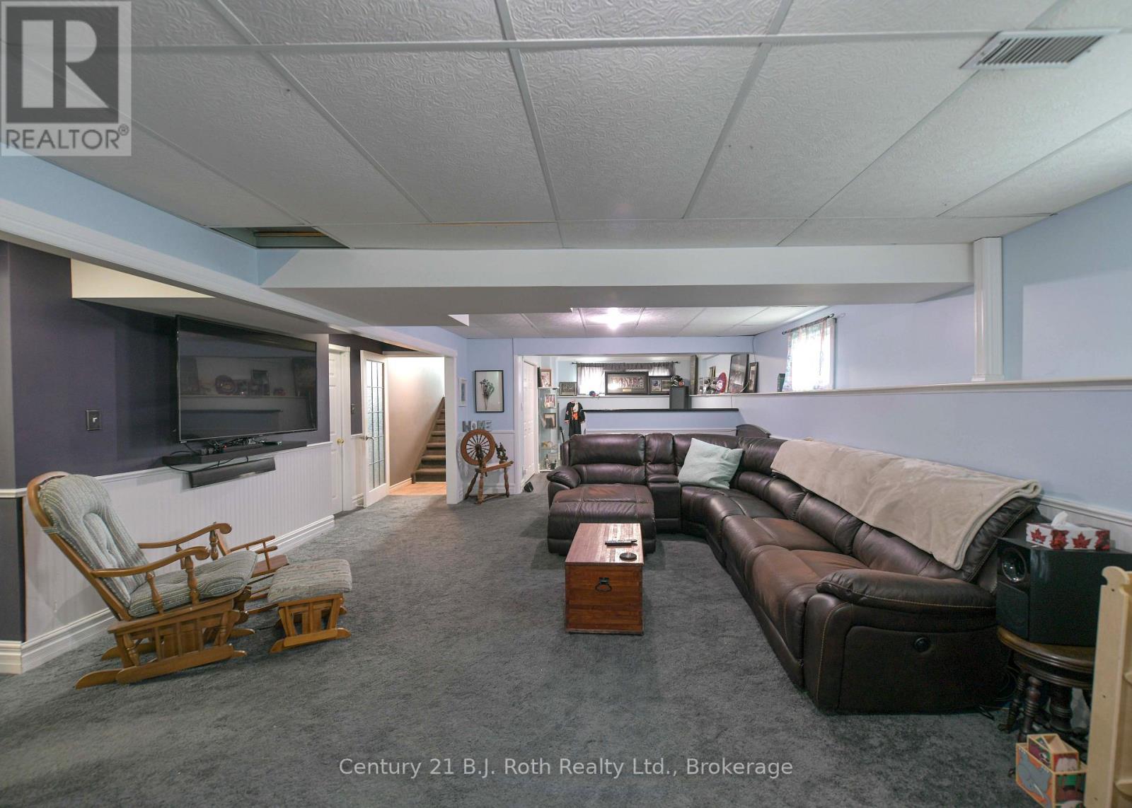 44 COURTNEY CRESCENT W - 30