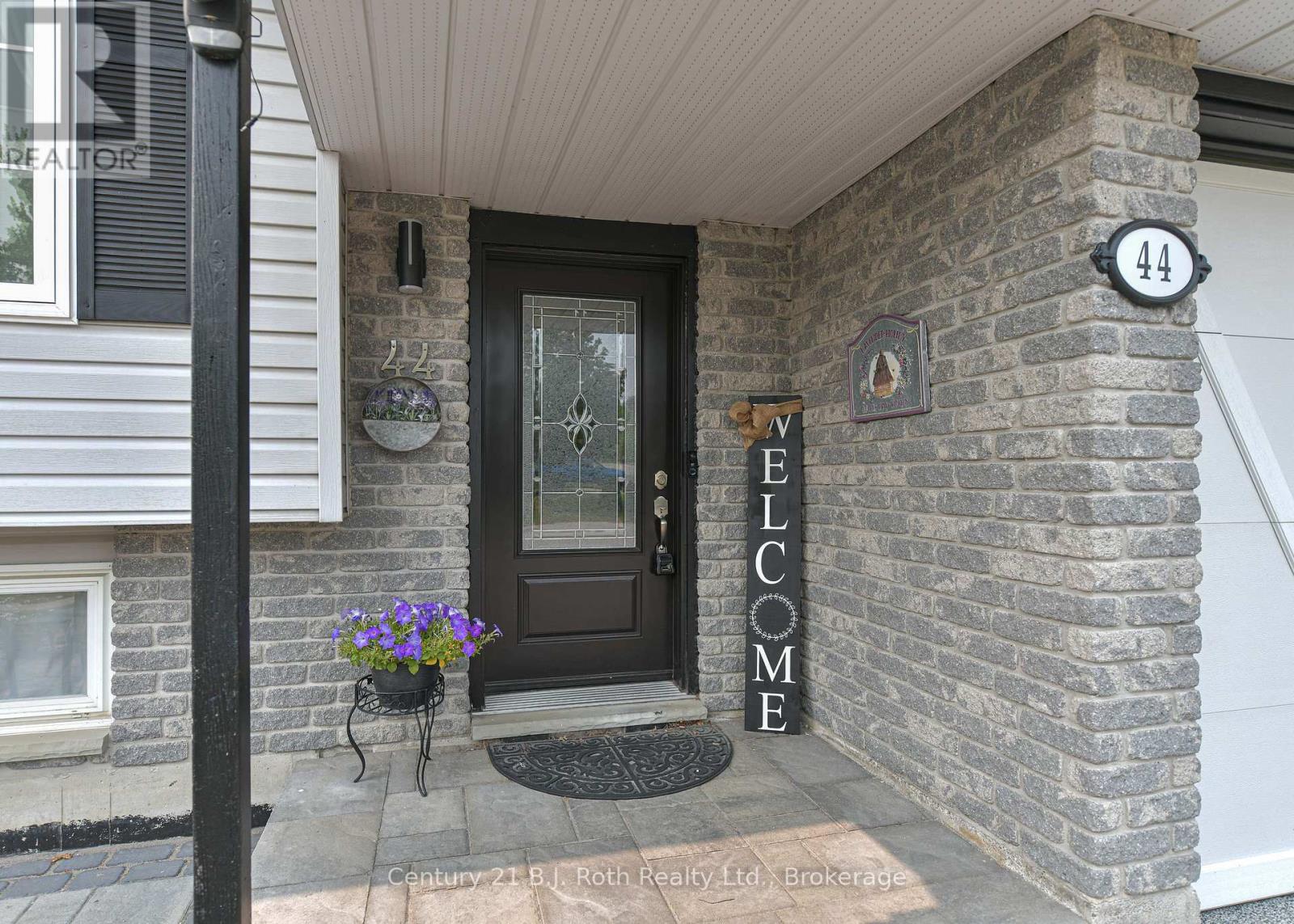 44 COURTNEY CRESCENT W - 7