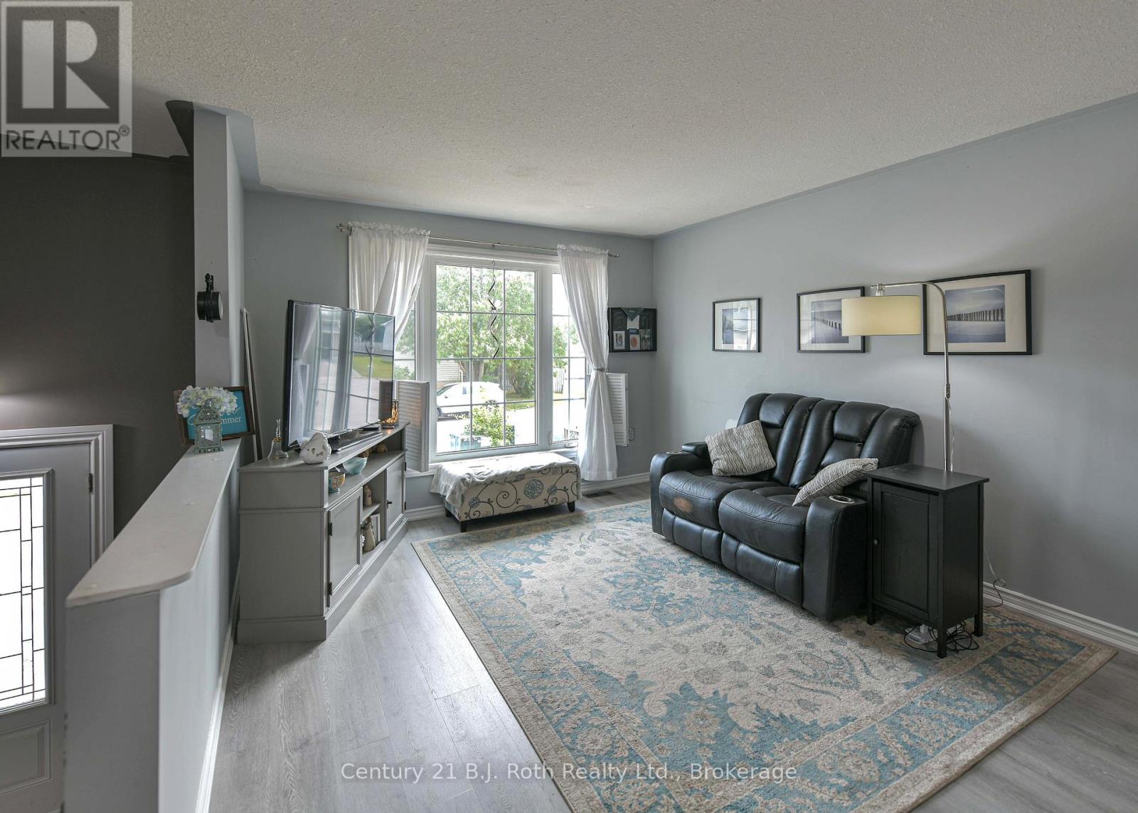 44 COURTNEY CRESCENT W - 9