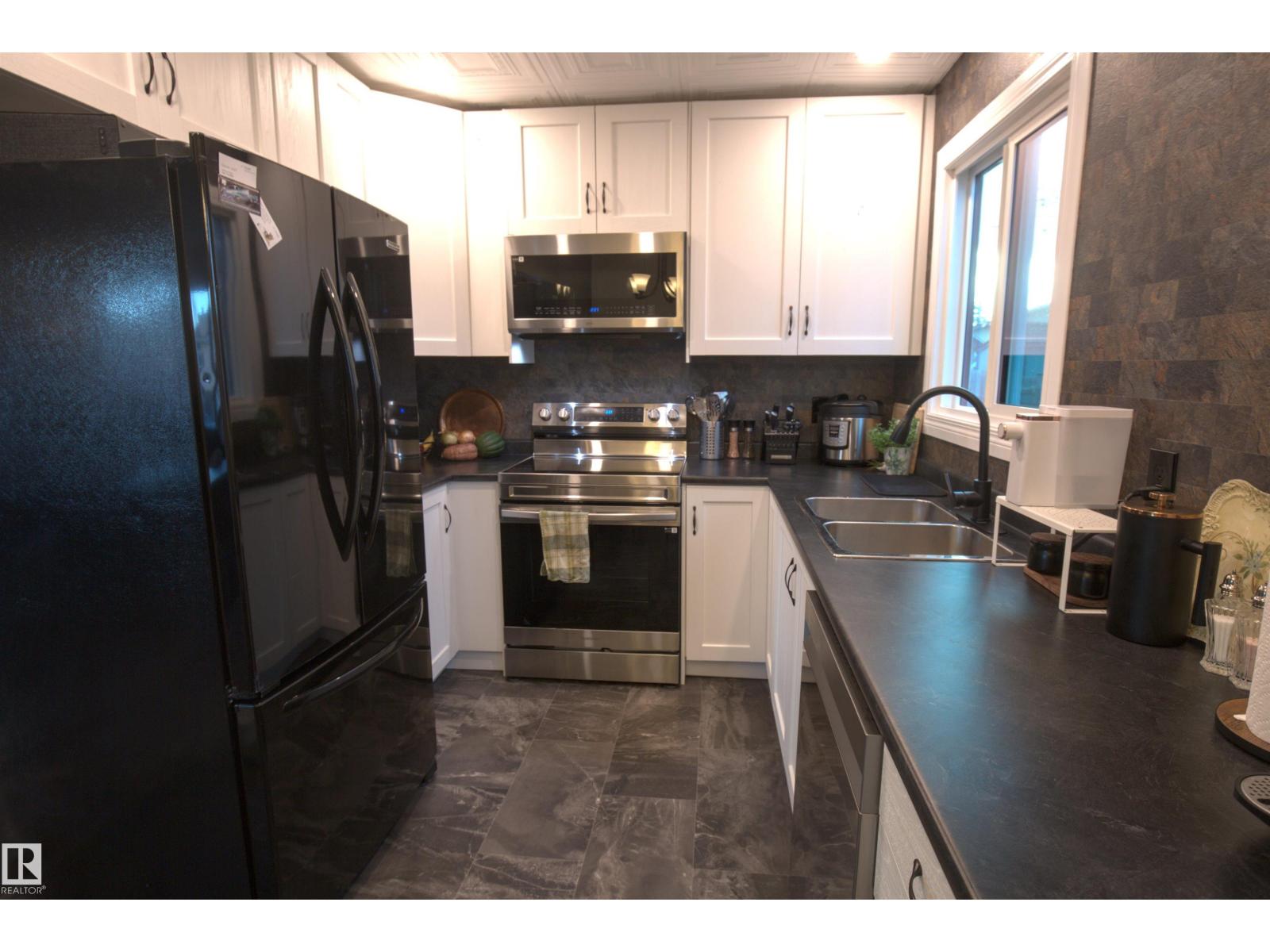 44 WELLINGTON CR - 10