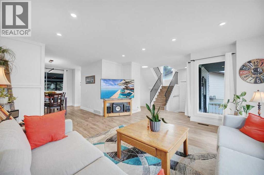 22 Sandstone Crescent SE - 4