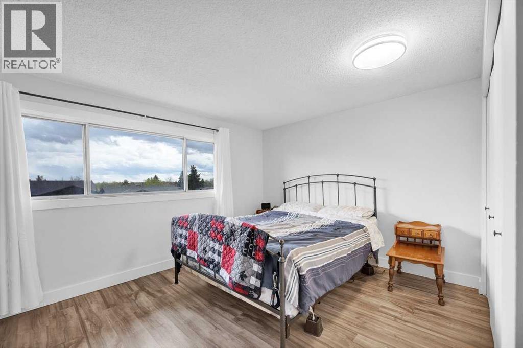 22 Sandstone Crescent SE - 15